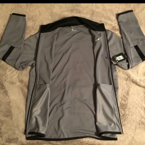 Gray medium nike sweater - Picture 3 of 4